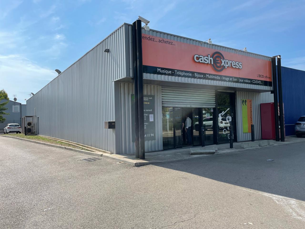Commerce Saint-Mitre-les-Remparts 400m² Location commerce Saint-Mitre-les-Remparts Bouches-du-Rhône OLCOM2425408 1